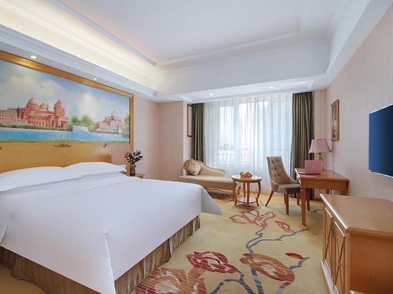 Deluxe King Room photo 2