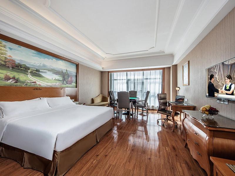 Deluxe King Room photo 2