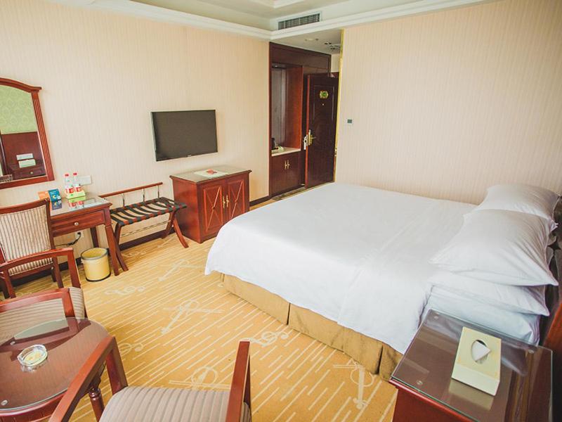Standard King Room photo 3