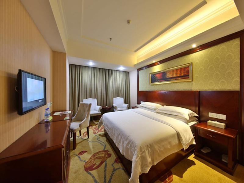 Deluxe King Room photo 1