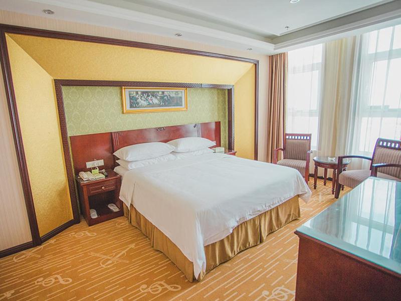 Standard King Room photo 2