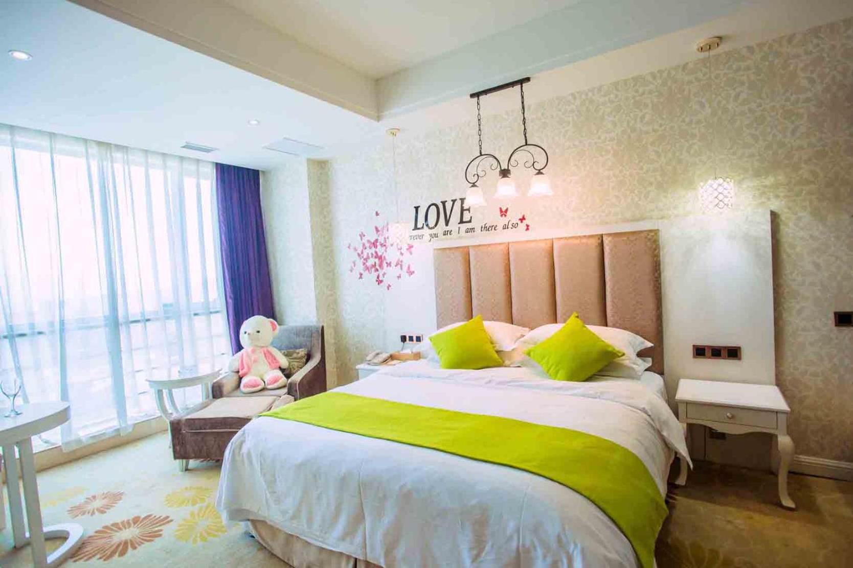 Romantic King Room