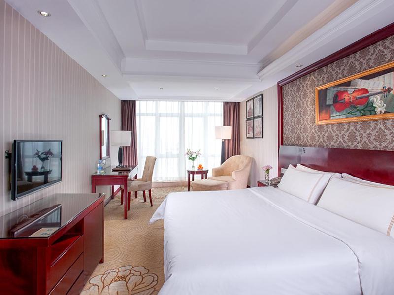 Deluxe King Room photo 1