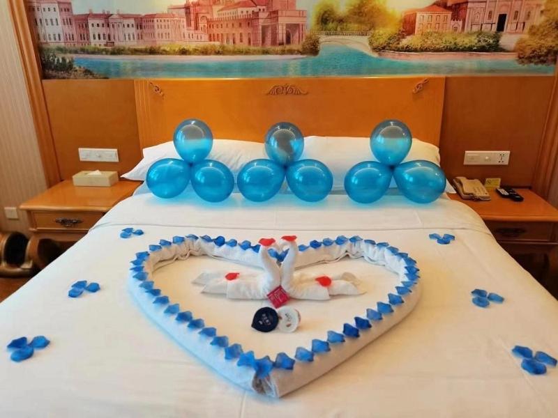 Romantic King Room photo 1
