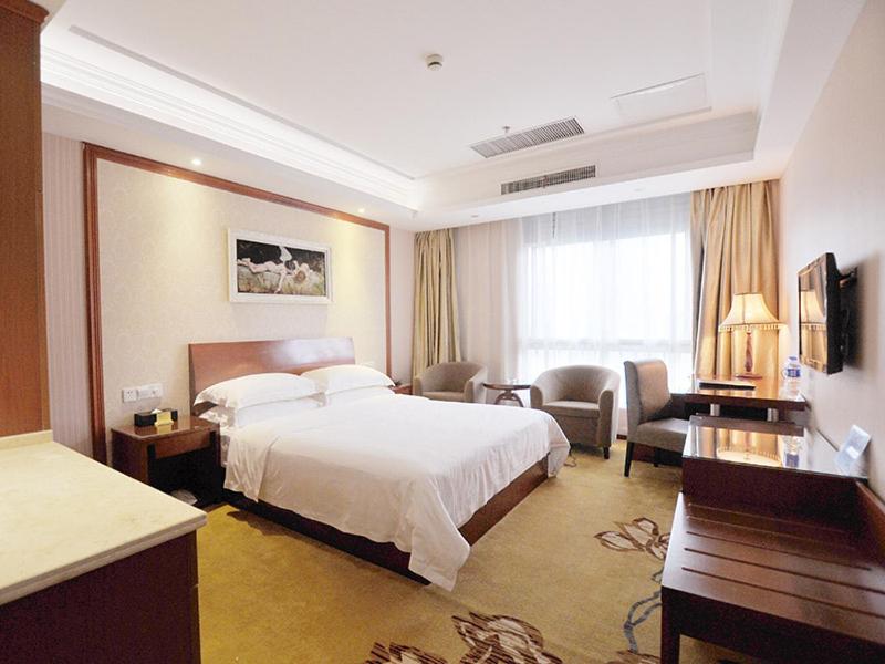 King Room with Audio