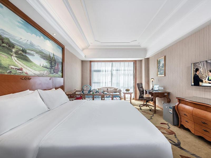 Deluxe King Room photo 3