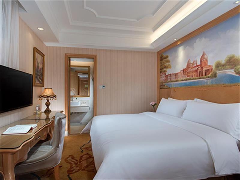 Double Room with Computer