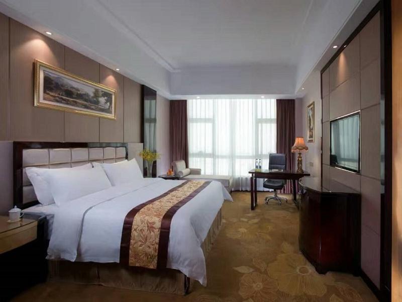 Deluxe King Room photo 2