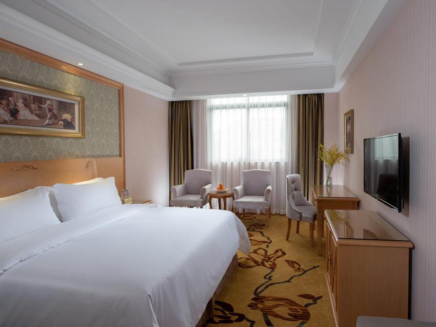 Deluxe King Room photo 1