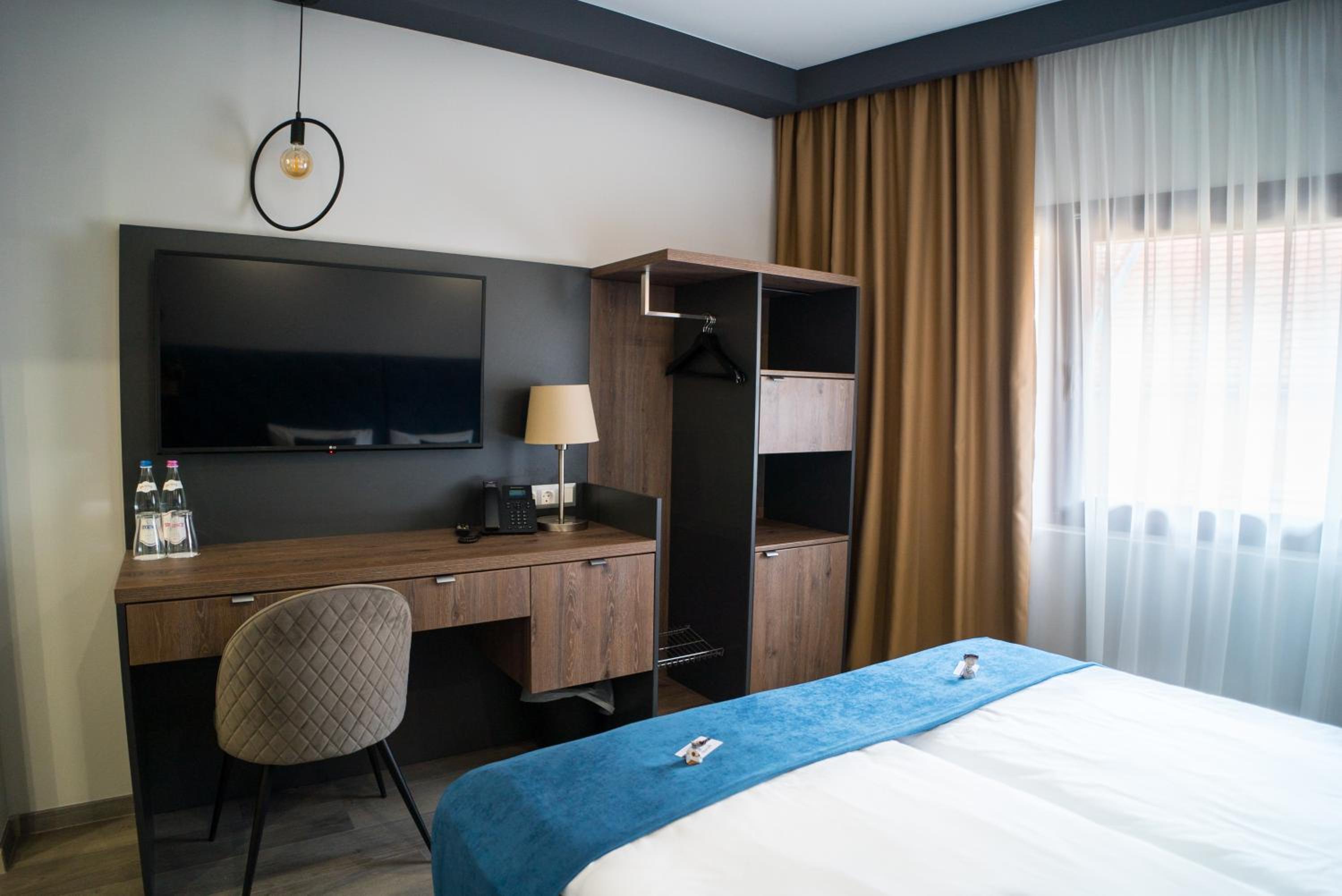 Standard Queen Room - Photo 5