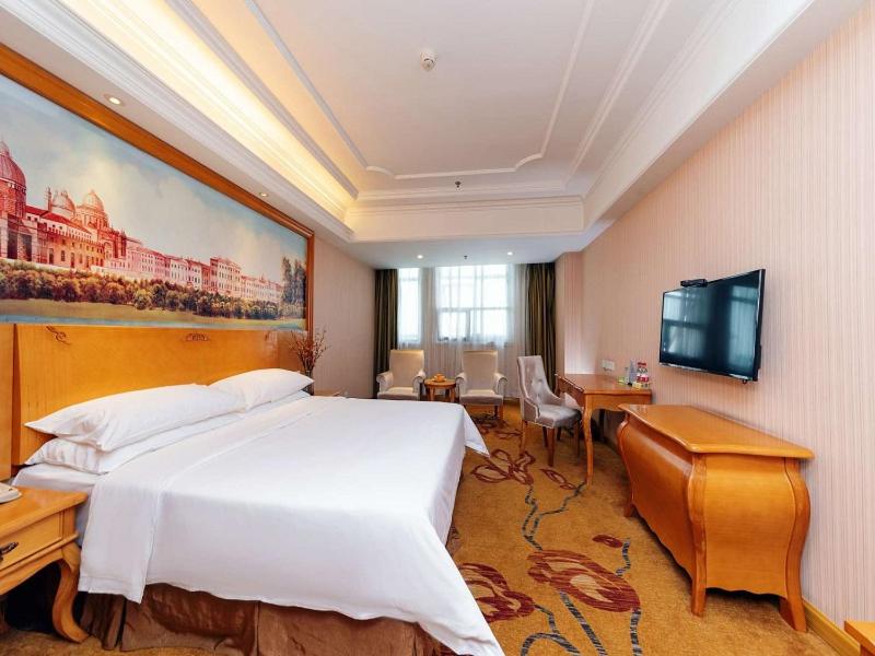 Deluxe King Room photo 2