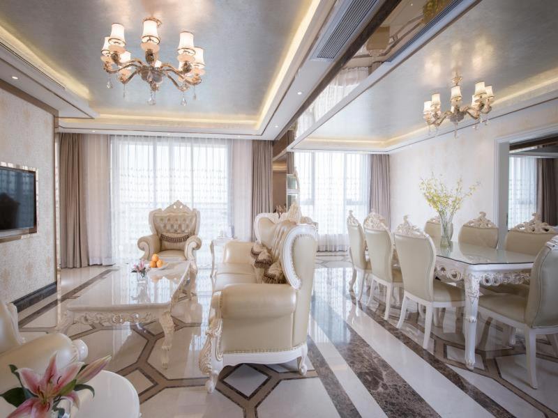 Deluxe King Room - Photo 9