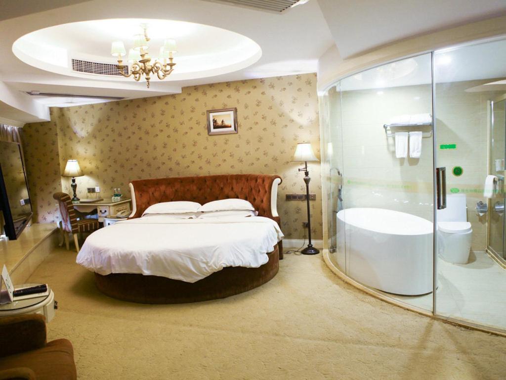 Deluxe Suite photo 2