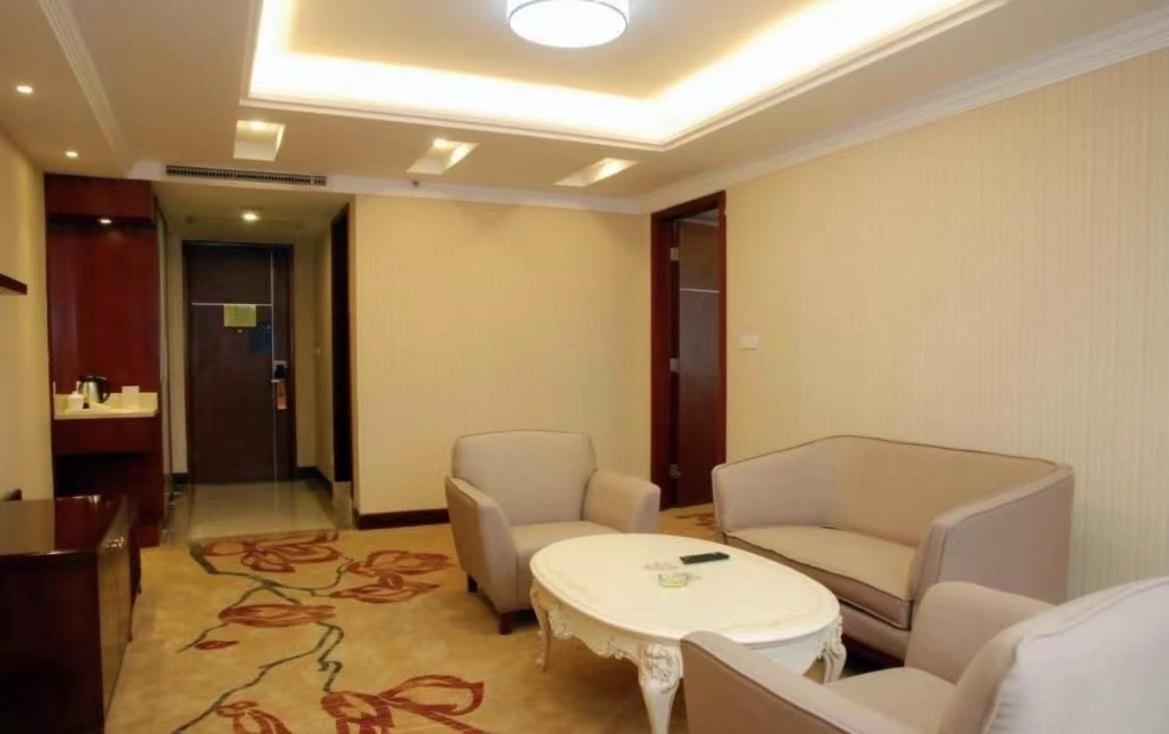 Suite with Mah-jongg Table