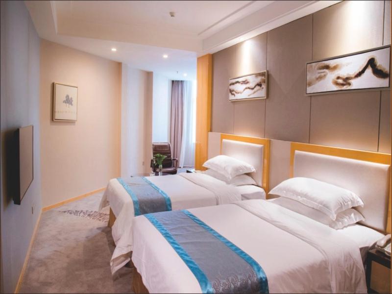 Standard Twin Room - Photo 2