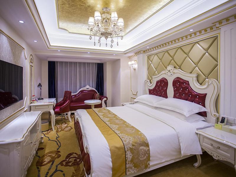 Deluxe Suite - Photo 3