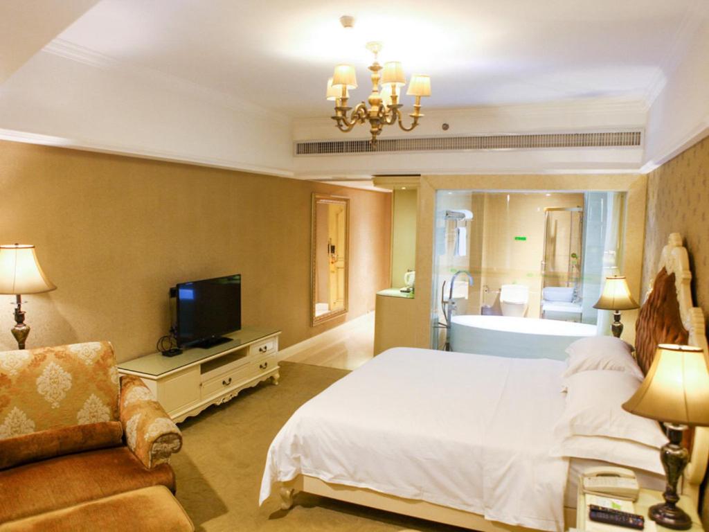 Deluxe Suite photo 1