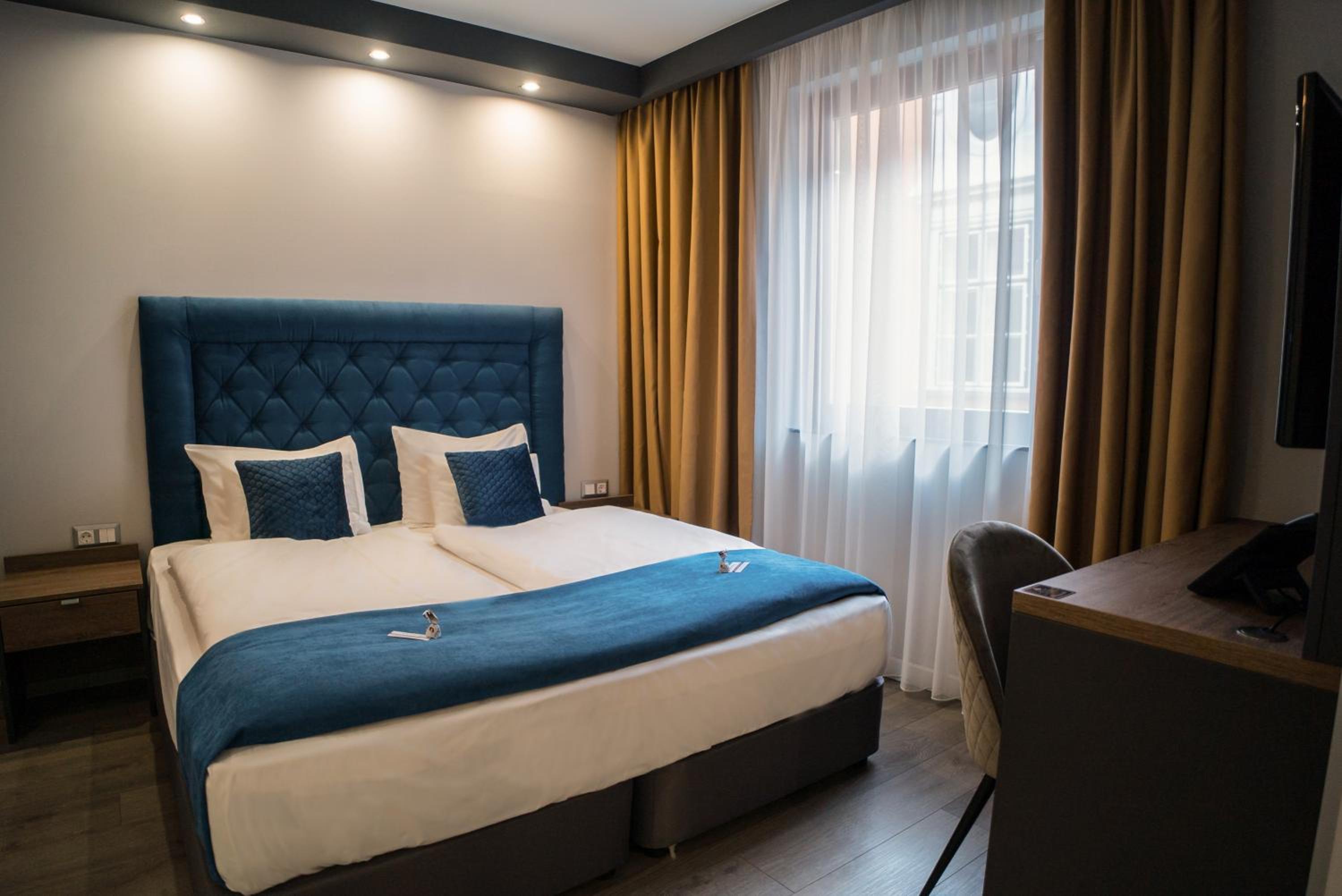 Quadruple Room - Photo 1