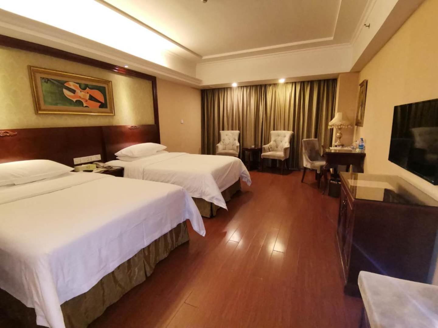 Twin Room with Computer