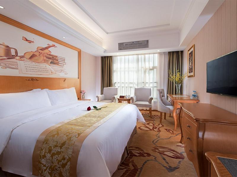 Romantic King Room