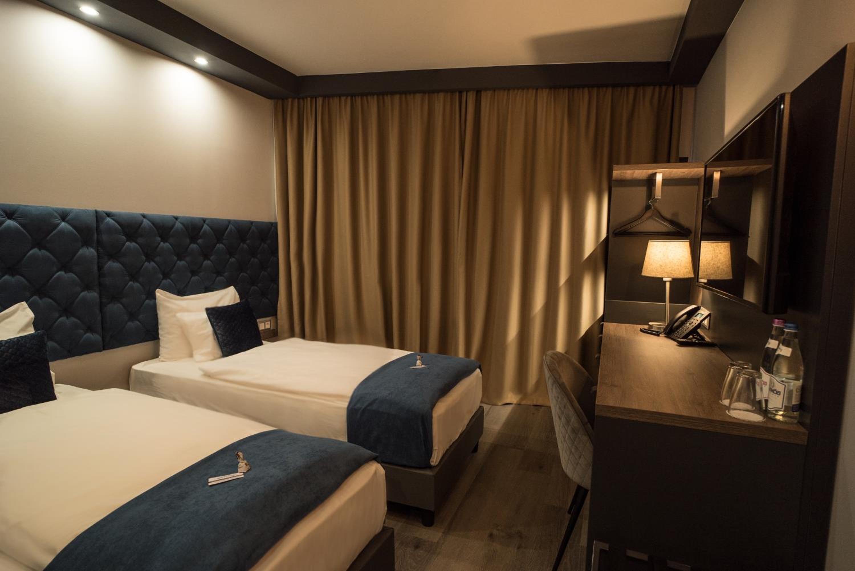 Twin Room - Photo 2