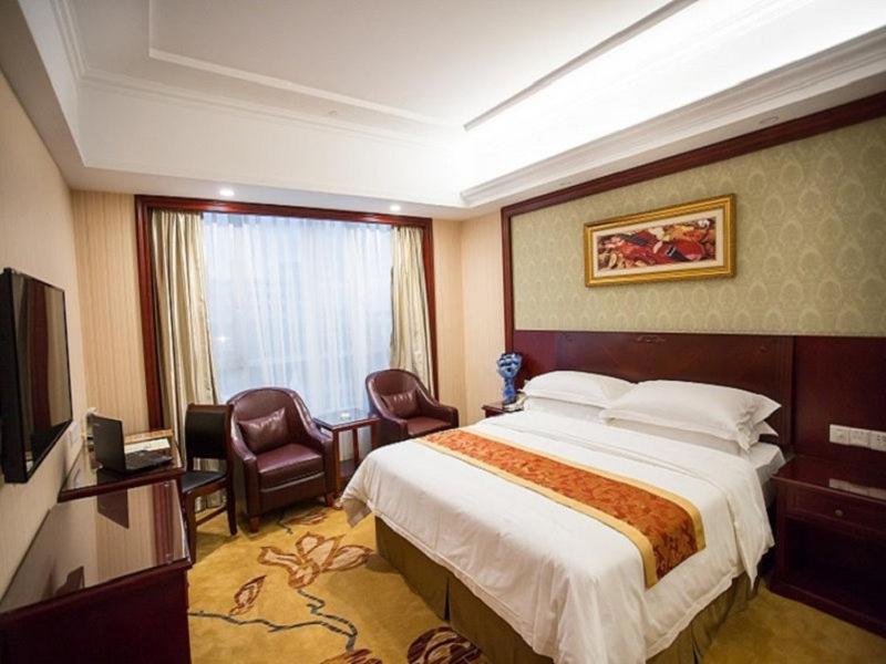 Deluxe King Room photo 3