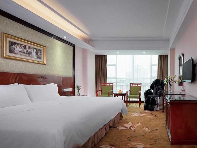 Deluxe King Room photo 3