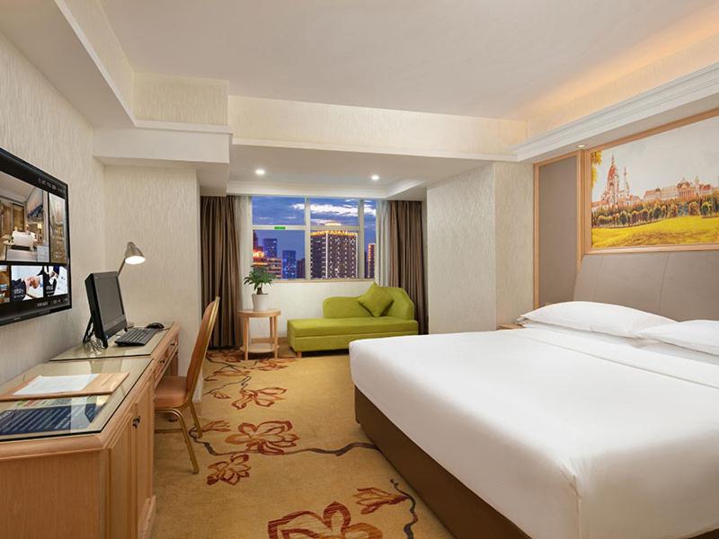 Standard King Room photo 3