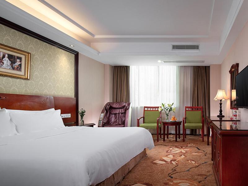 Deluxe King Room photo 2