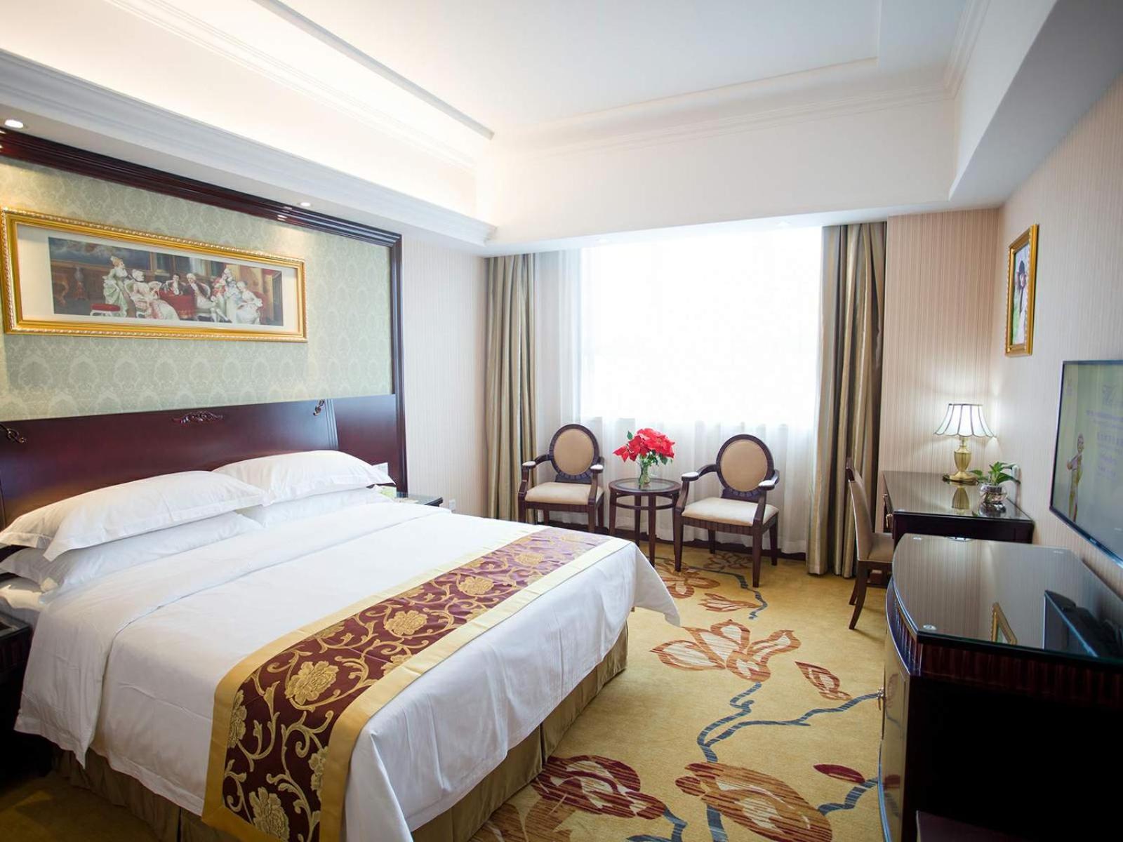 Deluxe King Room photo 2