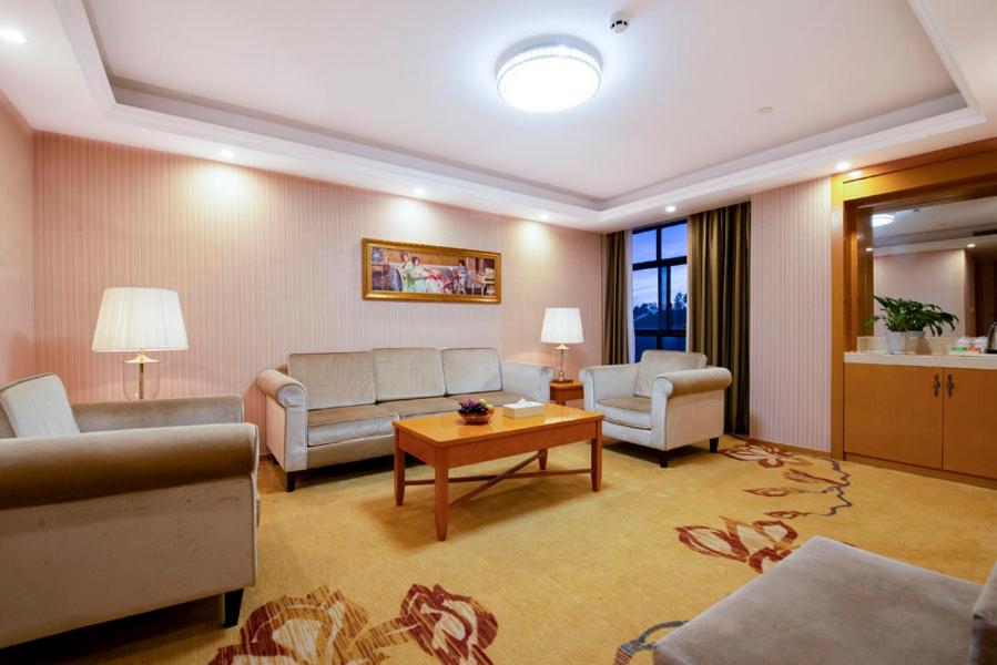 Suite with Mah-jongg Table photo 2