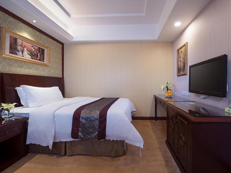Standard King Room photo 3