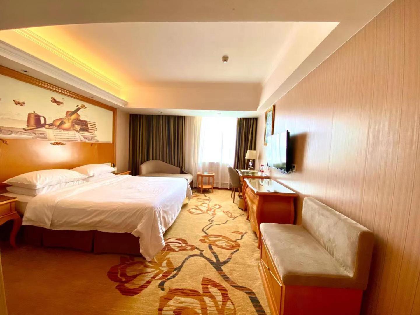 Deluxe King Room photo 2