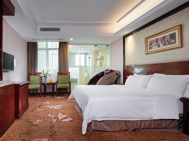 Deluxe King Room photo 1
