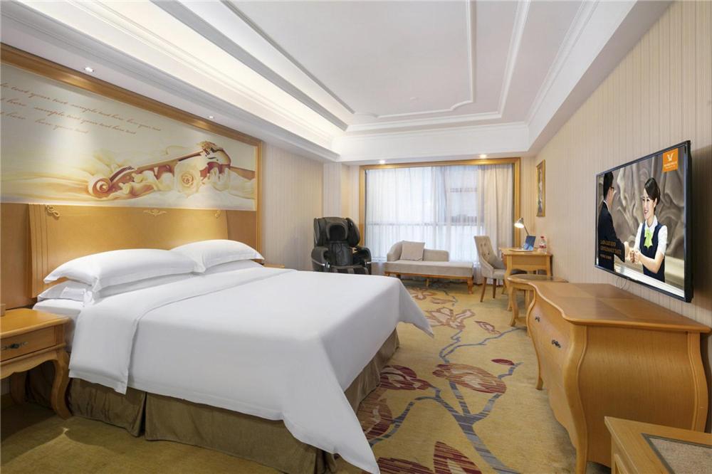 Deluxe King Room photo 1