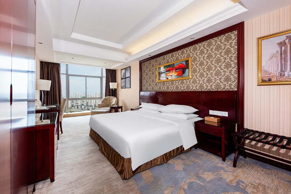 Deluxe King Room photo 3