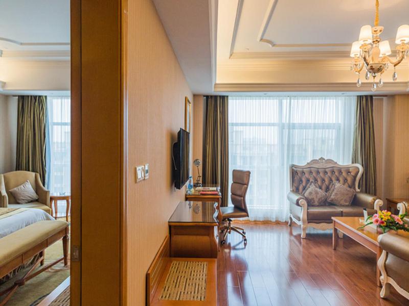 Deluxe Suite - Photo 2