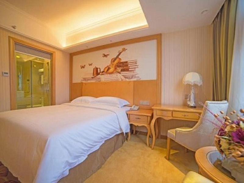 Romantic King Room photo 2