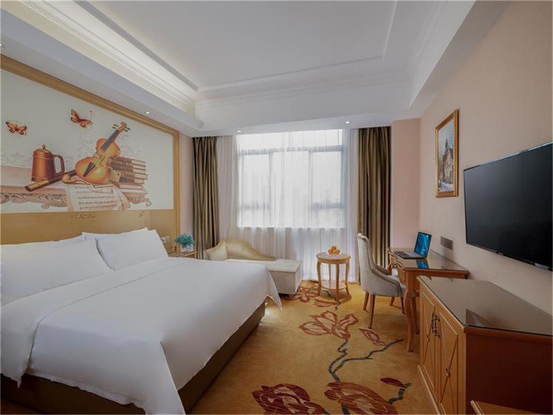 Standard King Room photo 1