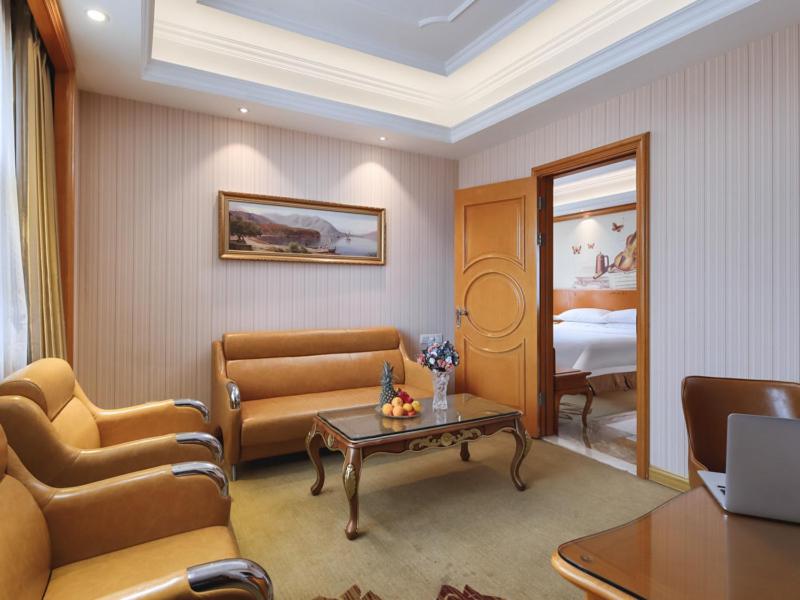 Deluxe King Room photo 2