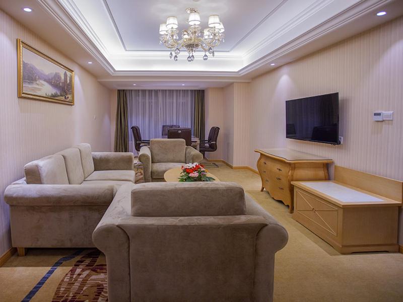 Deluxe Suite - Photo 2