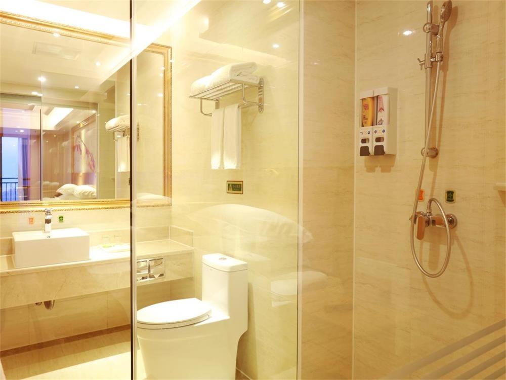 Deluxe Suite - Photo 1