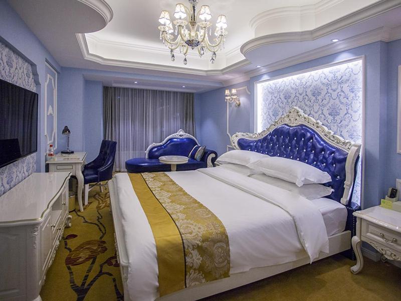 Deluxe Suite - Photo 1