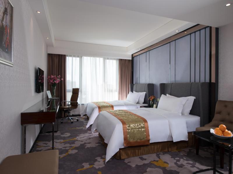 Deluxe King Room - Photo 8