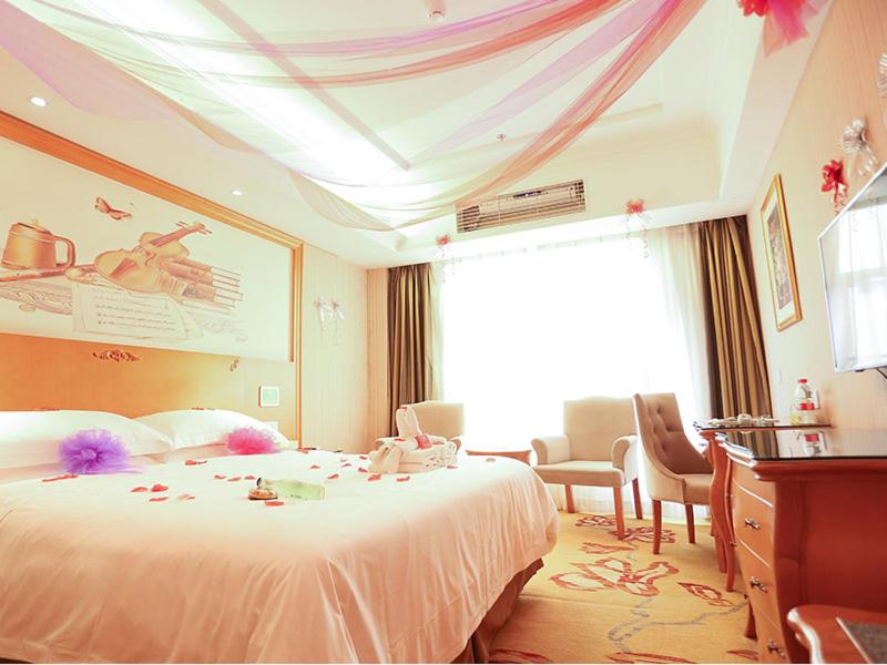 Romantic King Room