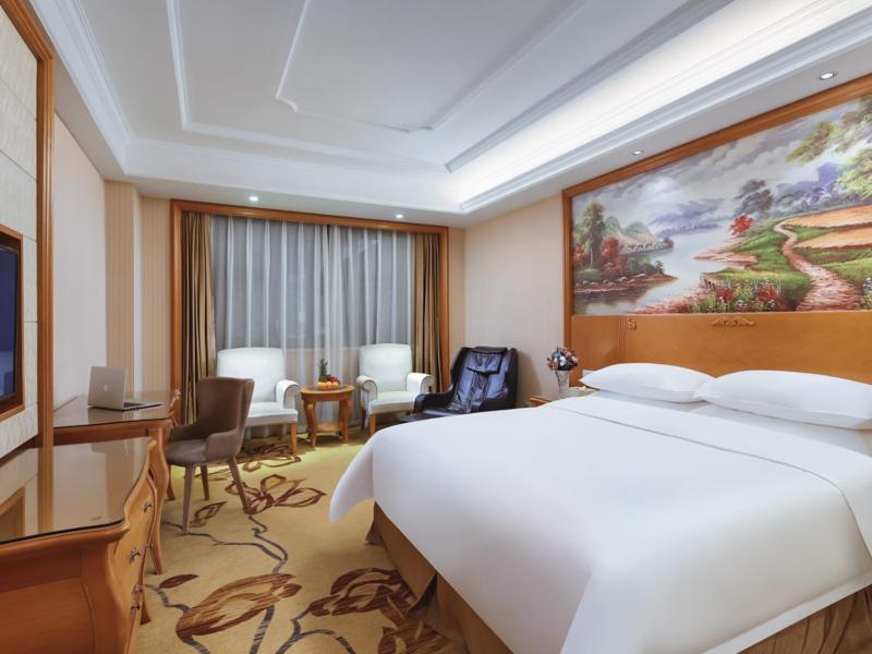 Deluxe King Room photo 1