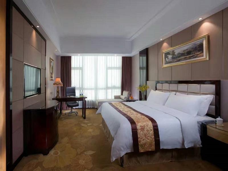 Deluxe King Room photo 3
