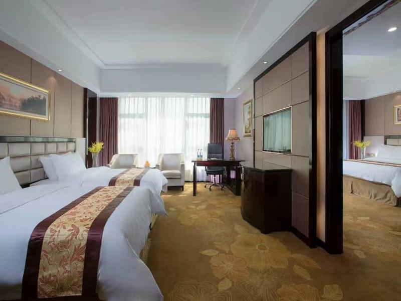 Deluxe Twin Room photo 2