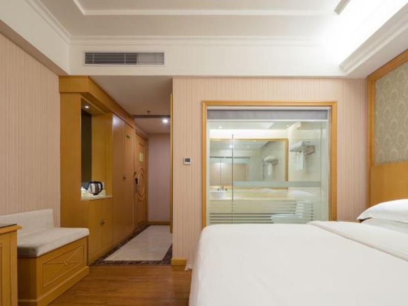 Deluxe King Room photo 2