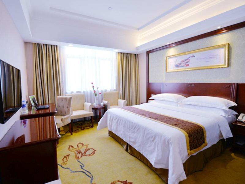 Deluxe King Room photo 2